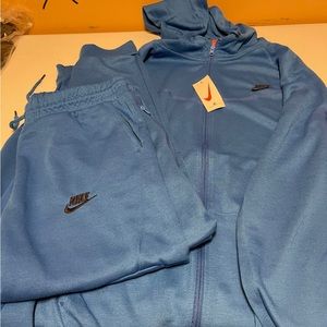 Men’s Nike Tracksuit. New With Tags. Size X Large
